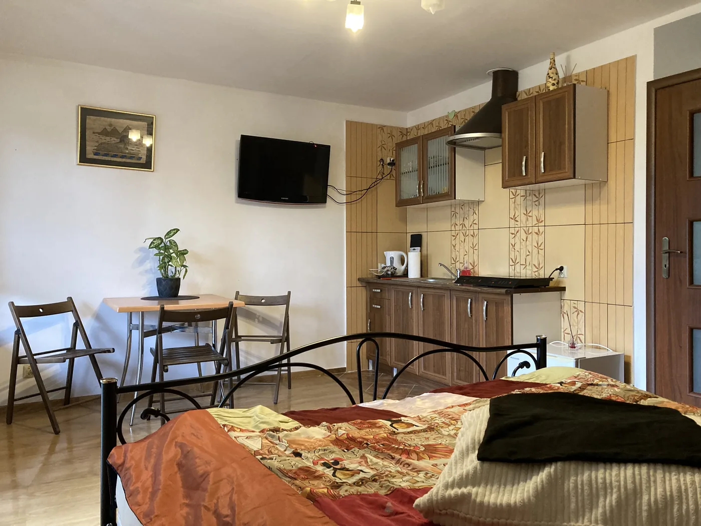 Apartament A – studio z łóżkiem i aneksem kuchennym